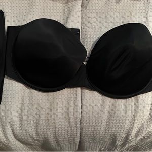 NWT Victorias Secret Black convertible bra 38D